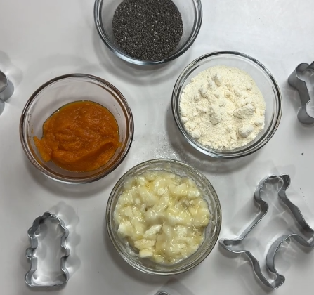 small glass bowls with ingredients